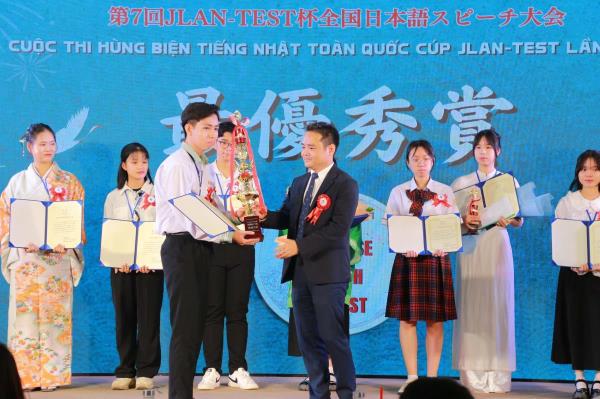 Sinh viên Đà Nẵng Giành Quán quân cuộc thi hùng biện tiếng Nhật toàn quốc