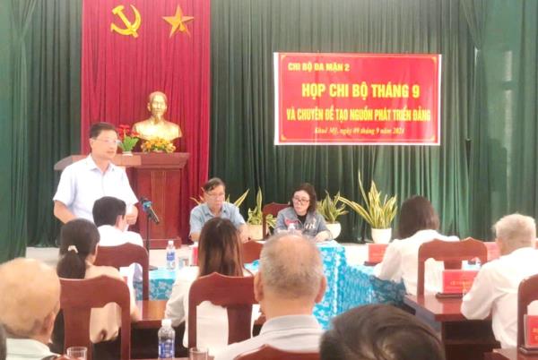 Chủ tịch HĐND thành phố Ngô Xuân Thắng dự sinh hoạt chi bộ khu dân cư thuộc địa bàn phân công theo dõi