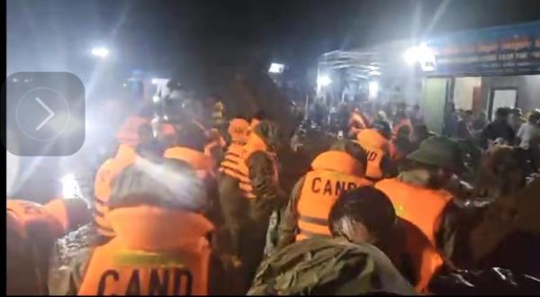 Vỡ đê sông Lô ở Tuyên Quang, Công an, Quân đội và nhân dân khẩn cấp ứng phó