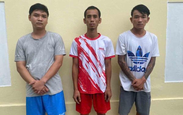 Vào nhà thờ họ làm chuyện xấu