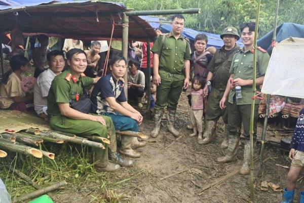 Bộ Công an triển khai chương trình cứu trợ khẩn cấp đồng bào gặp lũ lụt trên VneID