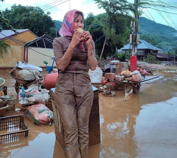 Cô giáo Yên Bái lấm lem bùn đất: Mọi người khen thế chúng tôi ngại lắm