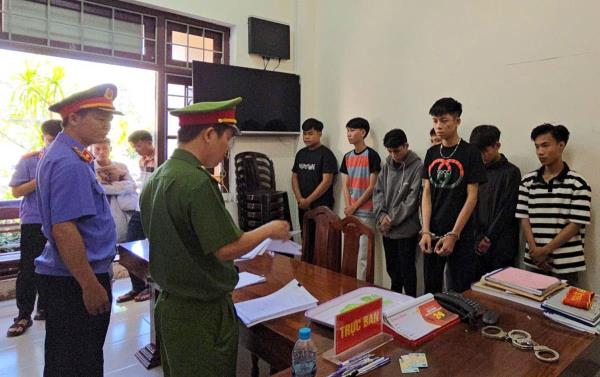 Khởi tố 10 thanh thiếu niên liên quan đến vụ loạn đả gần hồ Việt An