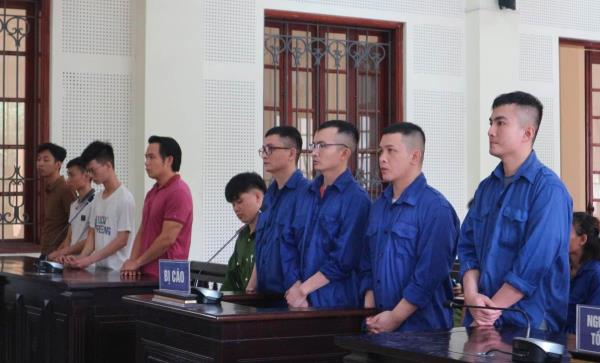 Ba anh em cùng ngồi tù do làm giả giấy tờ để lừa đảo