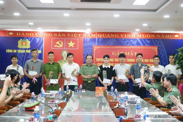 Giám đốc Công an TP Đà Nẵng gặp mặt thí sinh trúng tuyển vào các trường Công an nhân dân năm 2024