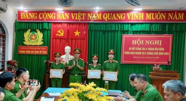 3 cá nhân Phòng Cảnh sát QLHC về TTXH Công an tỉnh Quảng Nam được Giám đốc khen thưởng