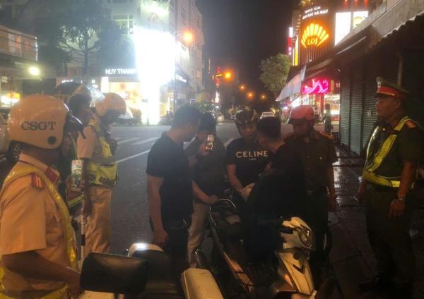 Cảnh sát giao thông Đà Nẵng phát hiện nam thanh niên tàng trữ ma túy khi lưu thông ngược chiều