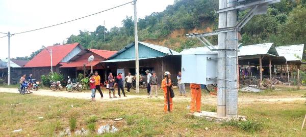 Thôn cuối cùng của xã biên giới TrHy (huyện Tây Giang) có điện lưới quốc gia