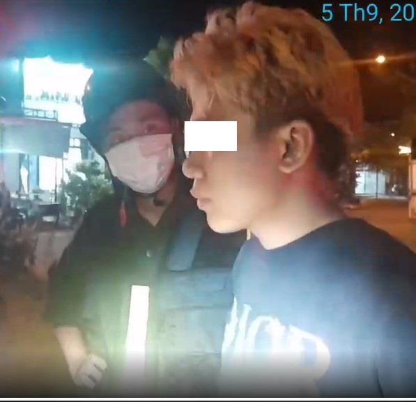 Khuân đá đi đêm