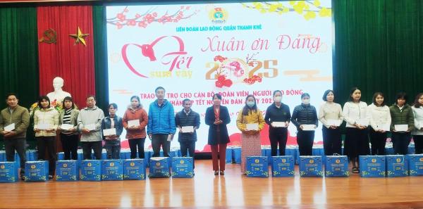 Quận Thanh Khê trao 1.500 suất quà trong Chương trình Xuân ơn Đảng, Tết sum vầy