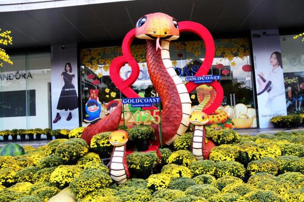 Cận cảnh linh vật Rắn ở Nha Trang