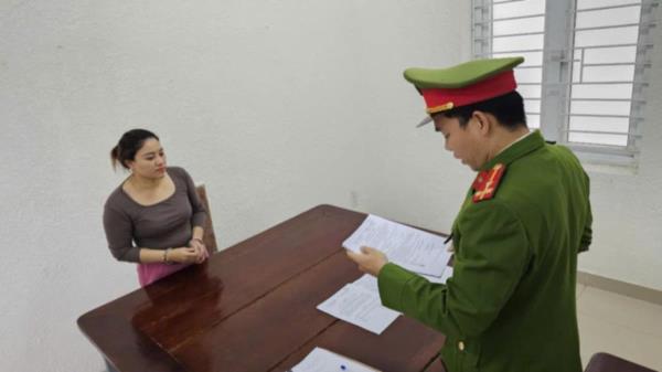 Bắt nhân viên tư vấn tín dụng sử dụng mạng viễn thông, chiếm đoạt tài sản