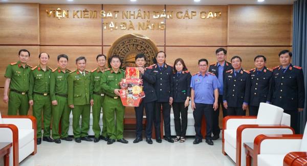 Lãnh đạo Công an TP Đà Nẵng thăm, chúc Tết các đơn vị, cá nhân