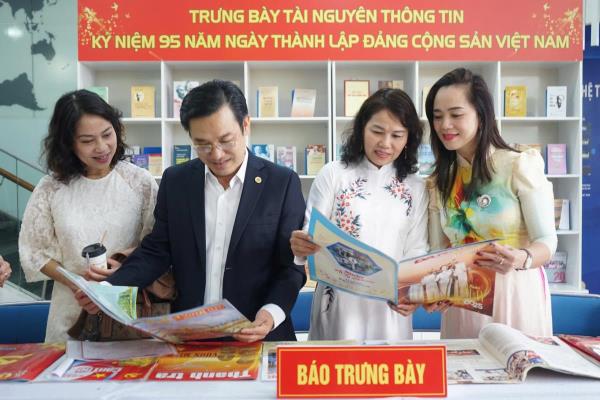 Đà Nẵng rộn ràng Hội Báo Xuân và triển lãm ấn phẩm tuyên truyền