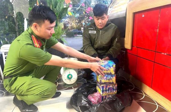 Công an thành phố Gia Nghĩa đấu tranh, triệt phá 3 vụ mua bán, tàng trữ trái phép pháo nổ