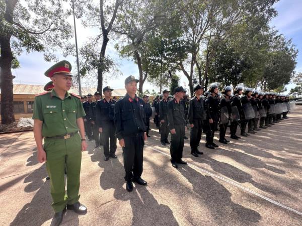 Lực lượng Cảnh sát cơ động sẵn sàng chiến đấu bảo vệ ANTT cho Nhân dân vui Xuân, đón Tết