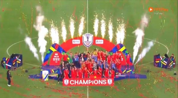 Đánh bại Thái Lan 3-2 ở Rajamangala, Việt Nam vô địch ASEAN Cup 2024
