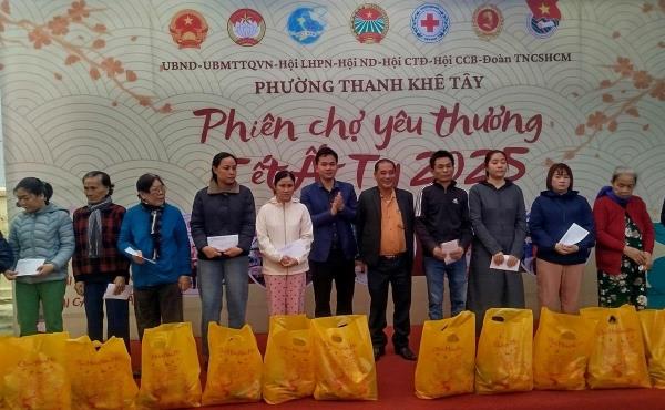Ấm áp Phiên chợ yêu thương Tết Ất Tỵ 2025