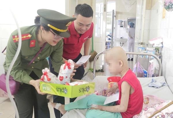 Đoàn viên, phụ nữ Công an TP Đà Nẵng lan tỏa yêu thương