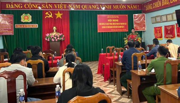 Các chủ cơ sở kinh doanh có điều kiện về an ninh trật tự trên địa bàn huyện Đắk Song ký cam kết phòng, chống tội phạm