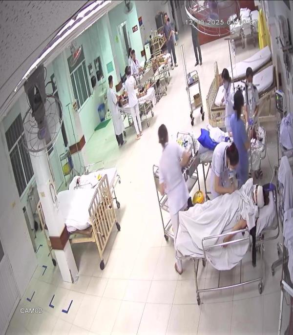 Bệnh viện kích hoạt báo động đỏ cấp cứu 7 nạn nhân vụ tai nạn giao thông nghiêm trọng