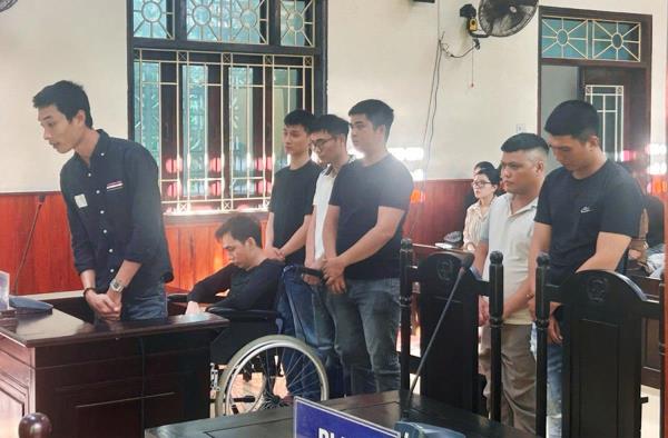 Nhóm đỏ đen lãnh án