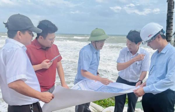 Lãnh đạo TP Đà Nẵng thị sát, yêu cầu triển khai ngay các giải pháp chống sạt lở bờ biển Hội An