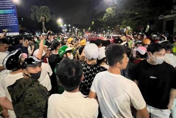 Nữ tài xế không chấp hành hiệu lệnh của Cảnh sát giao thông và tàng trữ hàng cấm bị xử lý