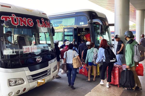 Thu hồi giấy phép và phù hiệu kinh doanh vận tải bằng xe ô-tô đã cấp cho nhiều doanh nghiệp