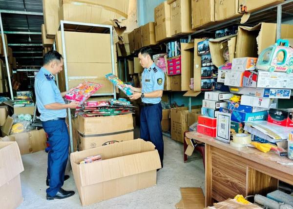 Phát hiện 3 cơ sở kinh doanh đồ chơi trẻ em nhập lậu