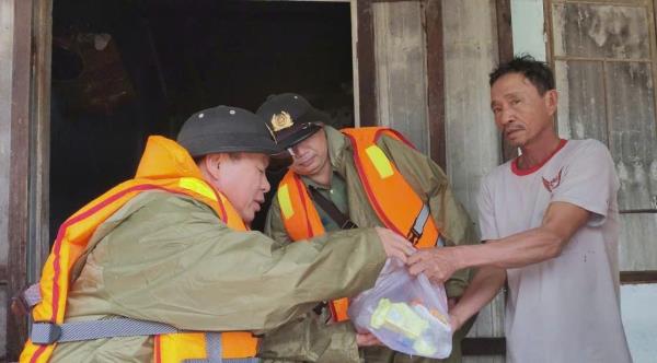 Điểm tựa tin yêu của nhân dân trong mưa lũ