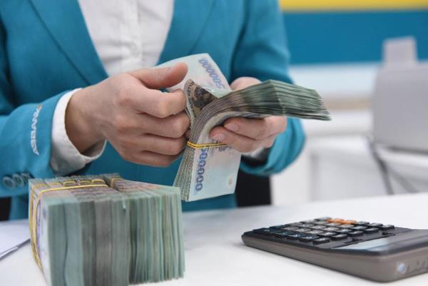 Lãi suất ngân hàng: Vừa tăng mạnh vừa tặng lớn lãi suất