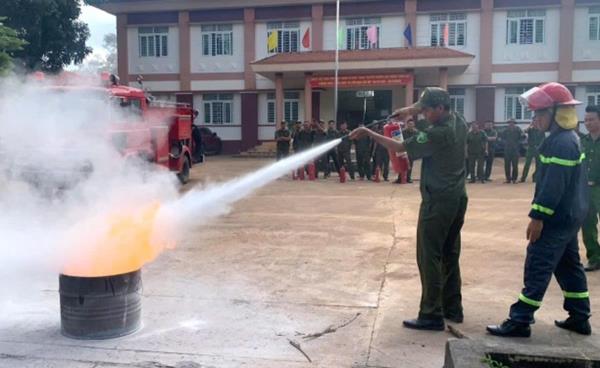 Công an xã Đắk Song phối hợp tổ chức các hoạt động hưởng ứng Ngày toàn dân phòng cháy, chữa cháy