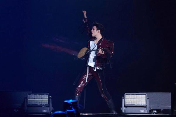 Dimash Kudaibergen: Tại sao cả thế giới phát cuồng trước một giọng hát?