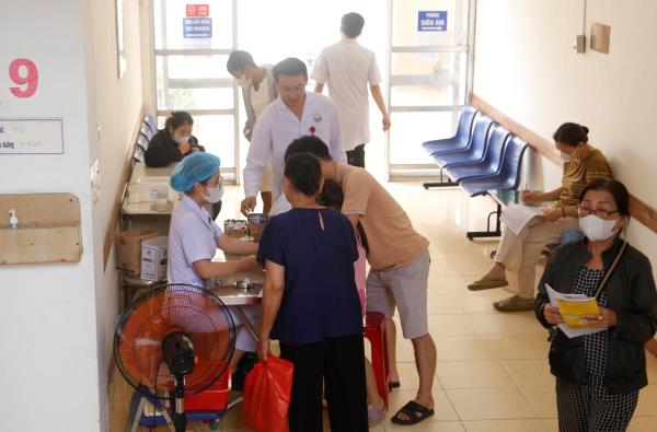 Vụ công chức, viên chức y tế bị treo hơn 3,5 tỷ đồng trợ cấp ưu đãi sẽ giải quyết thế nào?