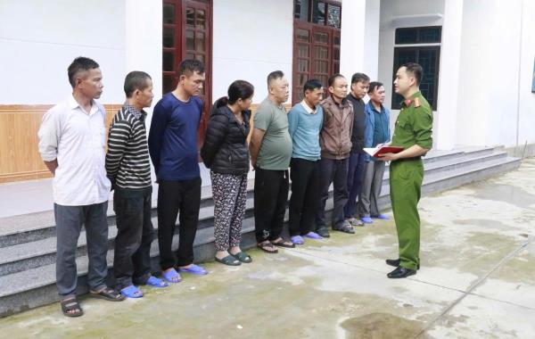 Triệt phá ổ nhóm đánh bạc lợi dụng nhà có tang để sát phạt