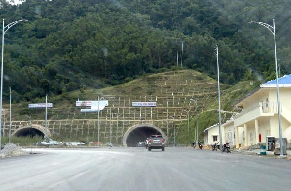 Thứ trưởng Nguyễn Việt Hùng kiểm tra tiến độ dự án cao tốc Quảng Ngãi – Hoài Nhơn