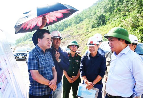 Đồng ý đề xuất xây cầu cạn tại vị trí sạt lở nghiêm trọng trên cao tốc La Sơn - Hòa Liên