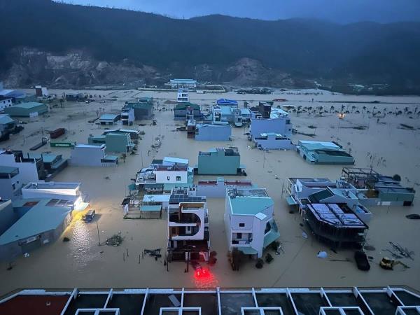 Khu vực Quy Nhơn chìm trong lũ lịch sử