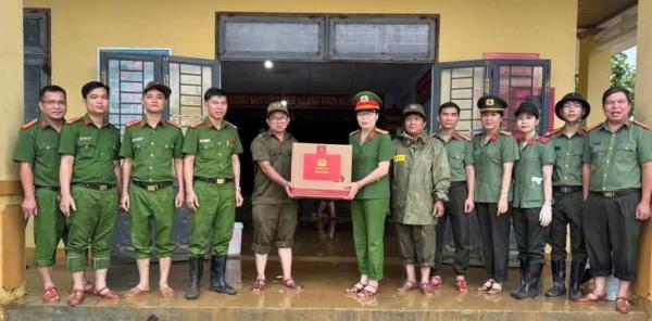 Lãnh đạo Công an thành phố Đà Nẵng thăm, động viên lực lượng Công an cơ sở và nhân dân vùng lũ