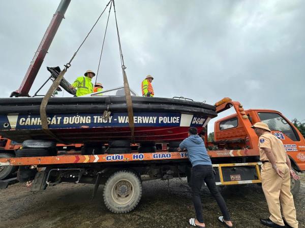 Cảnh sát giao thông Đà Nẵng lên đường hỗ trợ tỉnh Đắk Lắk khắc phục hậu quả mưa lũ