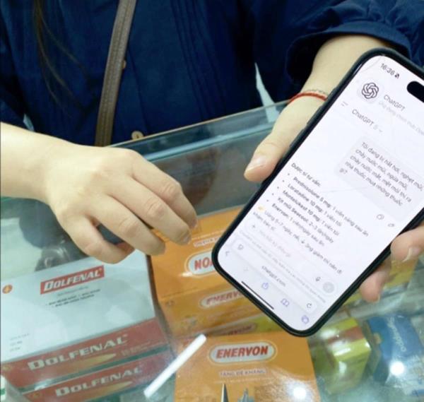 Mua thuốc theo đơn Chat GPT: Bác sĩ chỉ ra điều nguy hiểm nhất