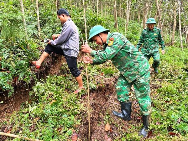 Xã Đắc Pring đề nghị công bố tình huống khẩn cấp sau khi phát hiện vết nứt nguy hiểm