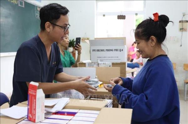 10.000 túi thuốc, hàng chục y bác sĩ thành phố Hồ Chí Minh đã đến với người dân vùng lũ tỉnh Khánh Hòa