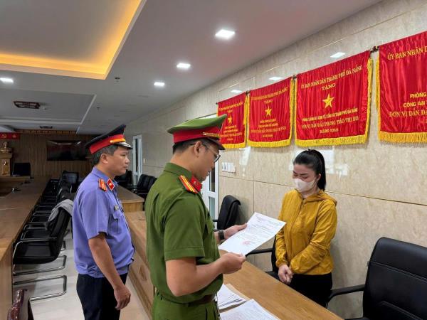 Buôn bán thuốc lá lậu, một tiểu thương bị khởi tố