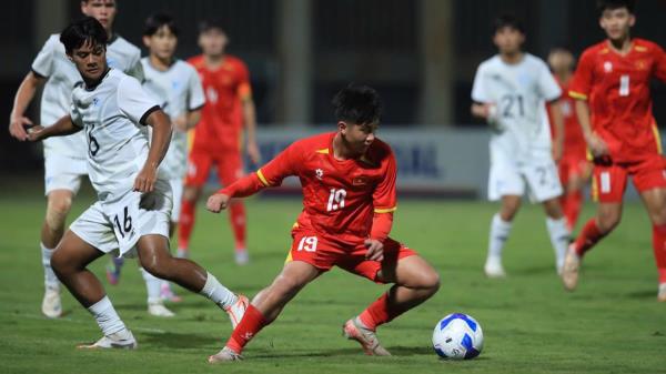 Thắng lớn, U.17 Việt Nam chiếm ngôi đầu bảng