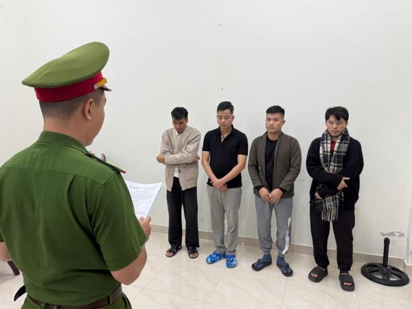 Khởi tố 4 đối tượng chiếm đoạt hơn 1,7 tỷ đồng