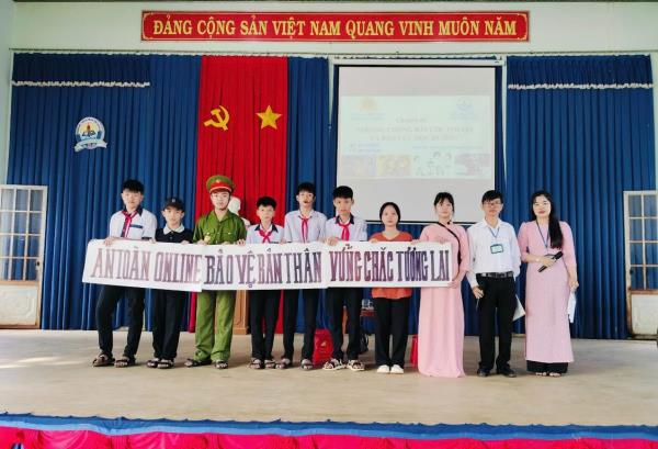 Bảo vệ trẻ em và thanh thiếu niên trên không gian mạng