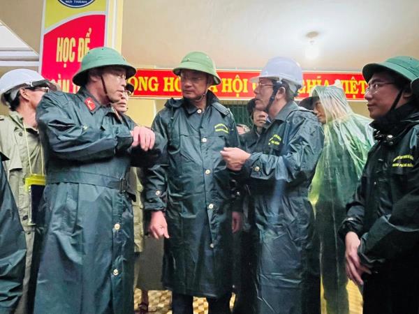Bí thư Thành ủy Đà Nẵng Lê Ngọc Quang kiểm tra công tác ứng phó bão số 13 tại xã Núi Thành