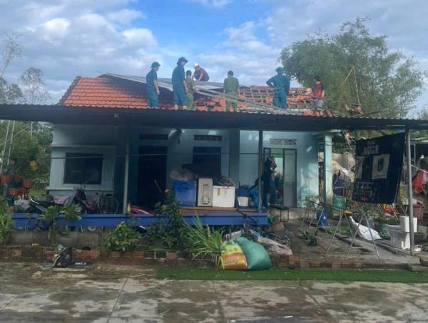 Bão số 13 khiến hàng chục nhà dân phía Nam Đà Nẵng bị tốc mái, hư hỏng